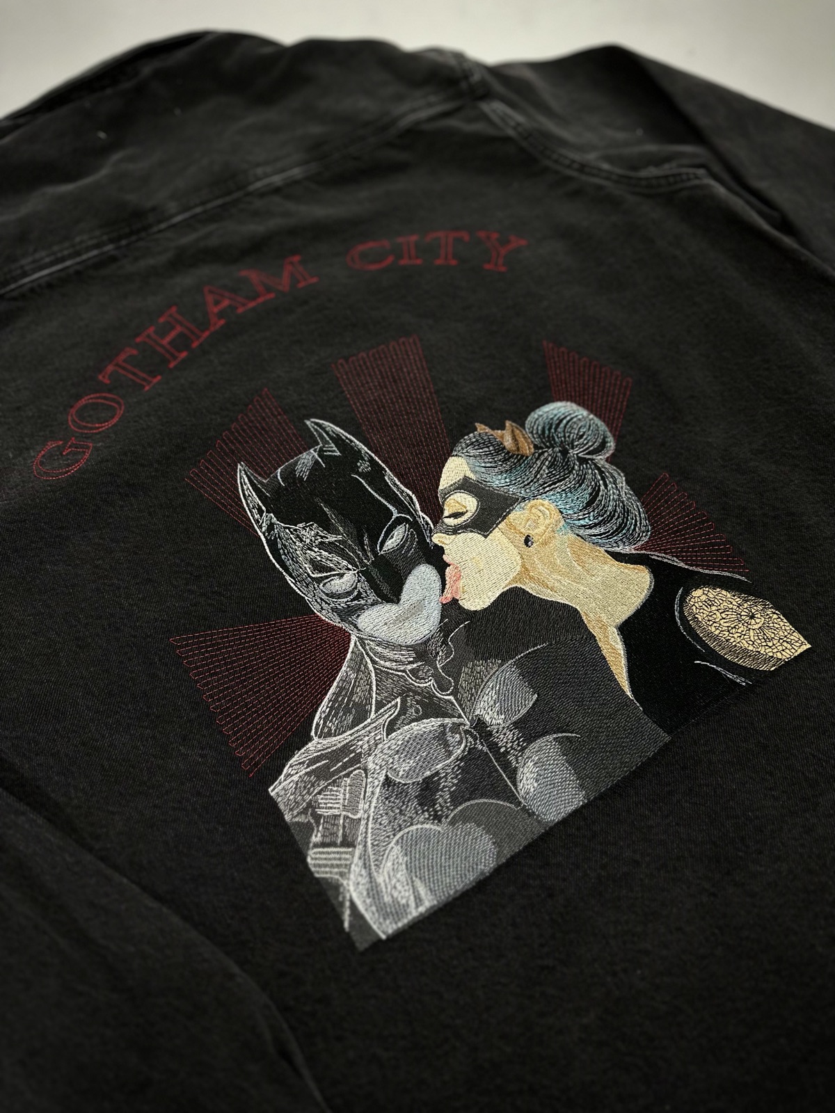 Свитшот «Gotham City» — Художественная вышивка